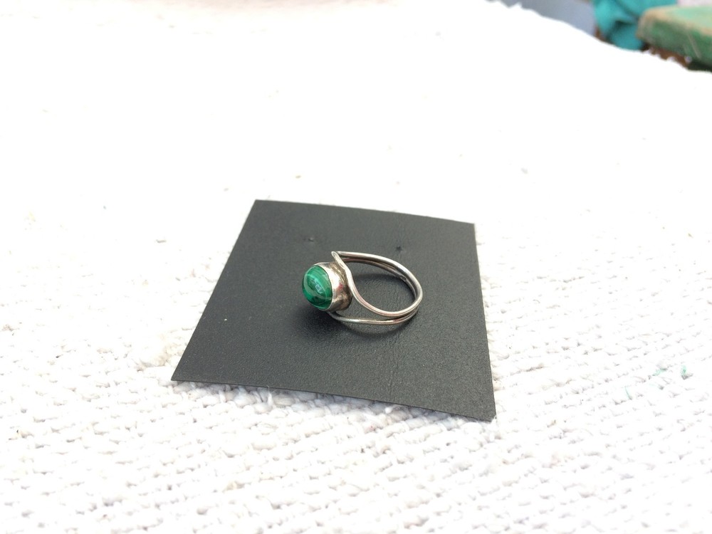 Vintage 925 Sterling Silver Ring Beautiful Stone Fitted Collectable - Size 7