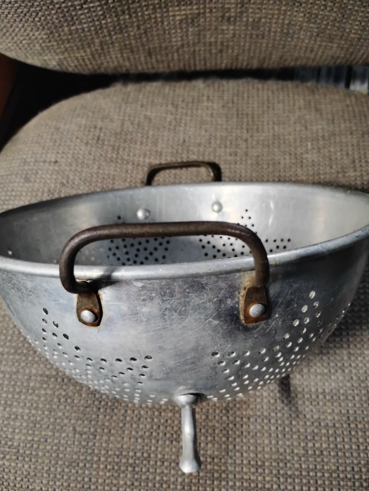 Vintage 1950s Aluminum Colander/Strainer