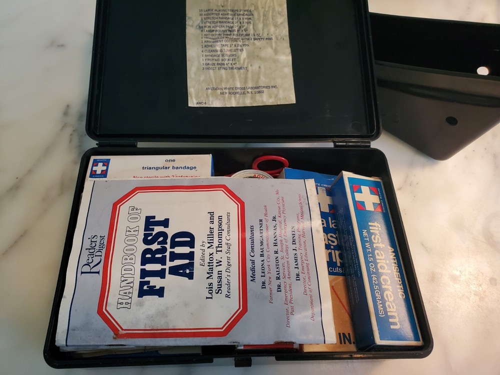 MERCEDES BENZ FIRST AID KIT 107