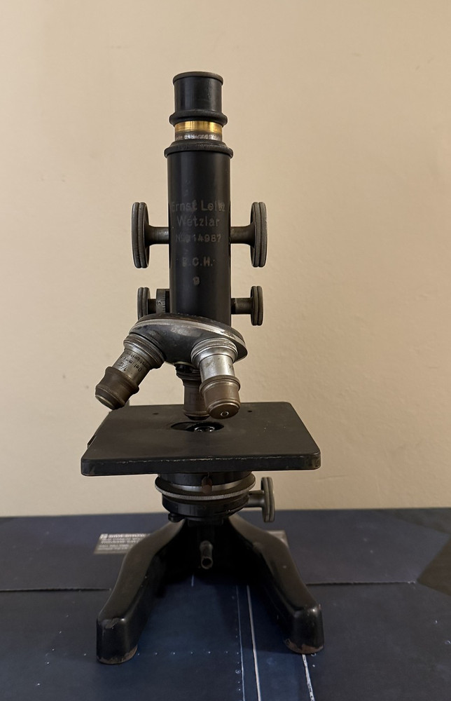 Vintage Ernst Leitz Wetzlar Microscope #2314897 b.c.h. 9