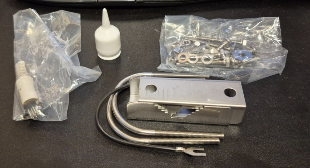 ICOM AT-40 MOUNTING KIT FOR COUPLER