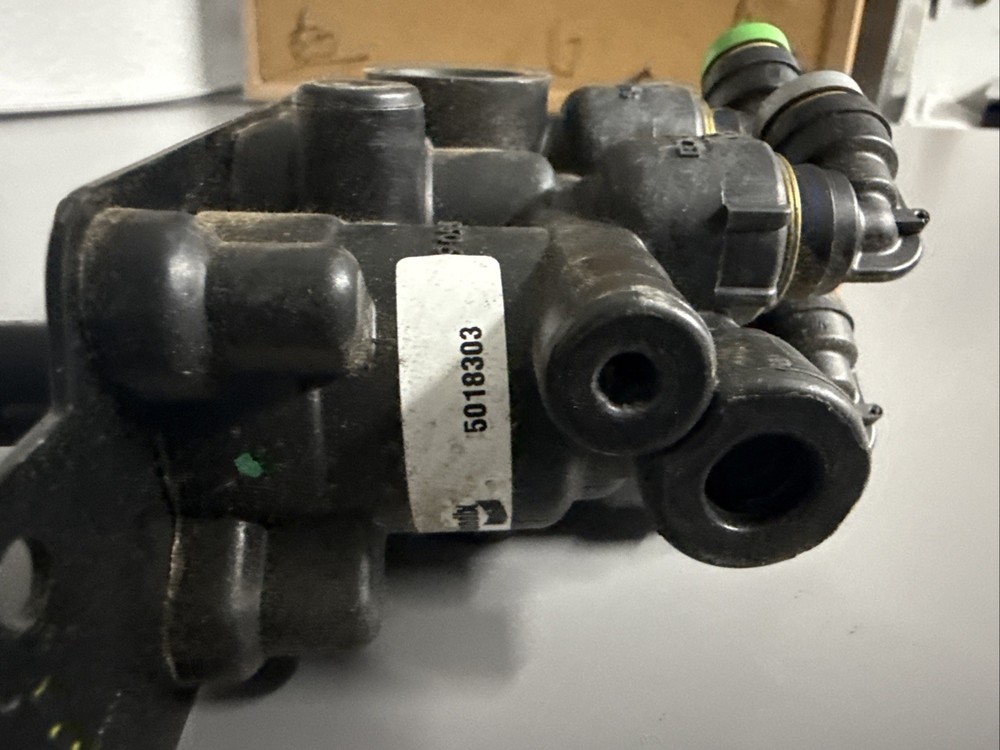 BENDIX BRAKE VALVE 5018303