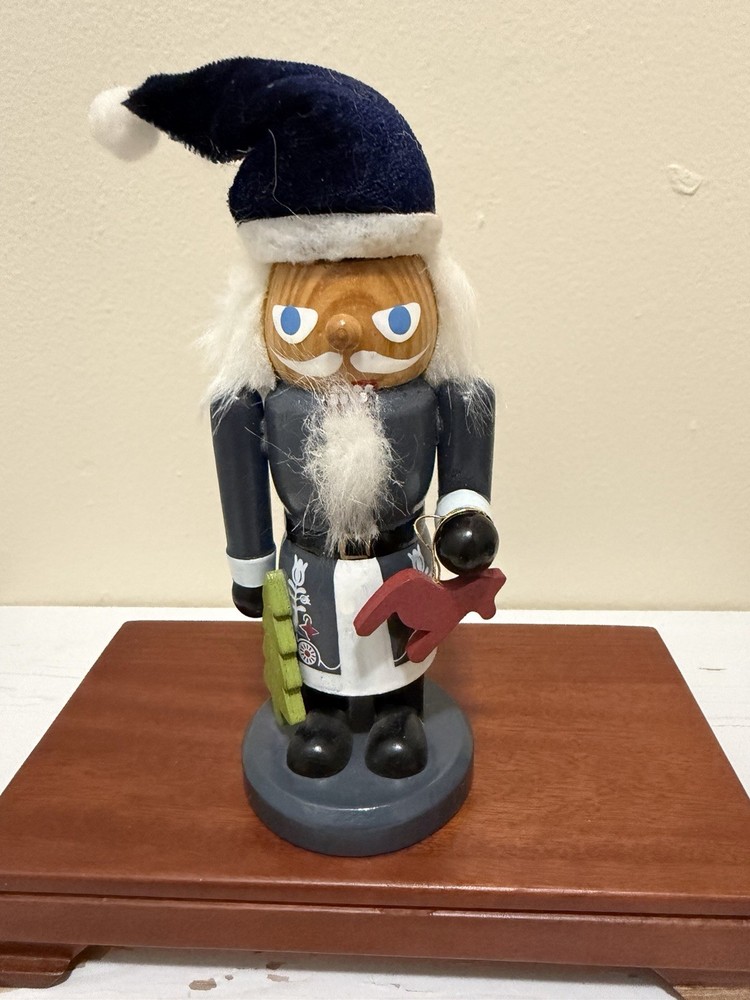 Modern Nutcracker Figurines Lot Of 6￼￼