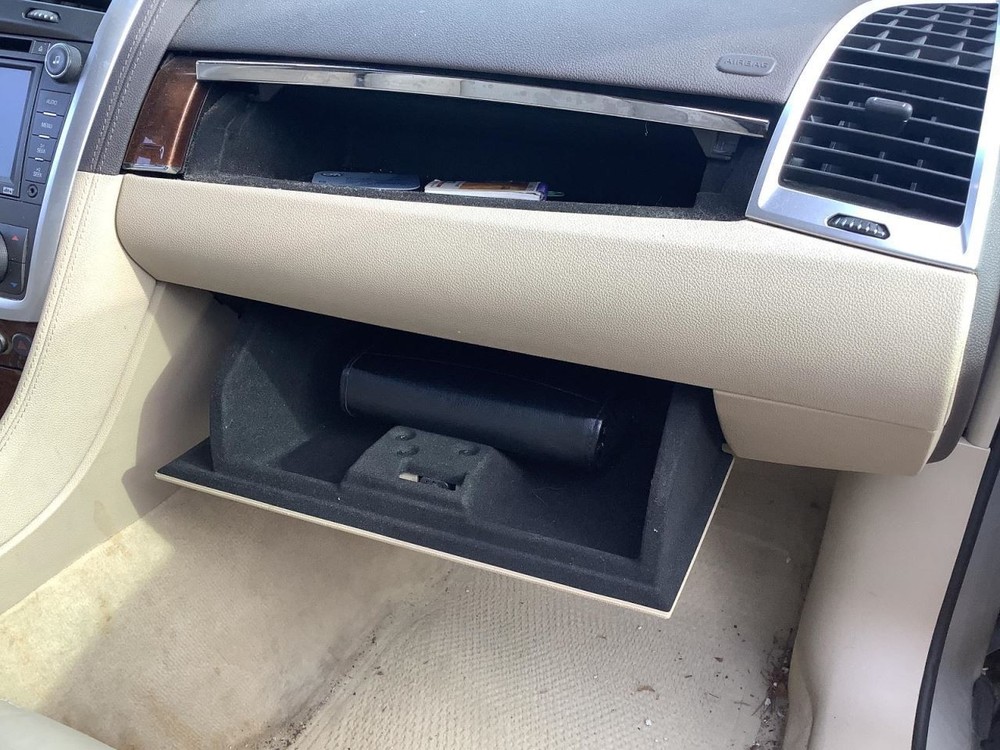 SRX 2007 Glove Box 4988448