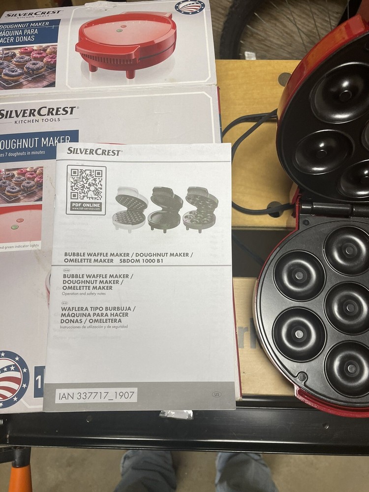 SilverCrest Kitchen Tools Doughnut Maker - 1000W - Makes 7 Doughnuts.Preowned