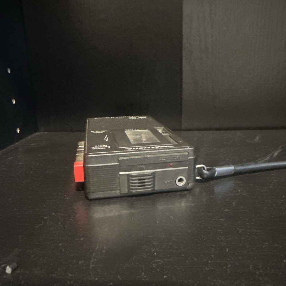 Realistic Micrccassette Tape Recorder Model 141016 Works!
