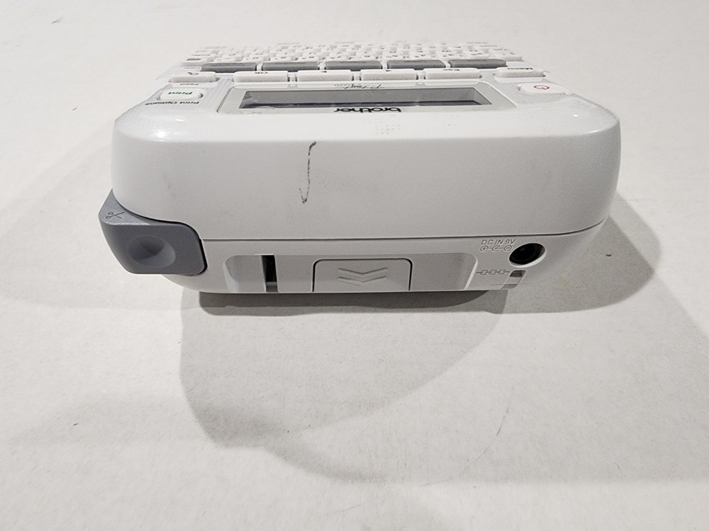 Brother P-Touch PT-D220 Desktop Label Maker White - Working! *SEE PICS*