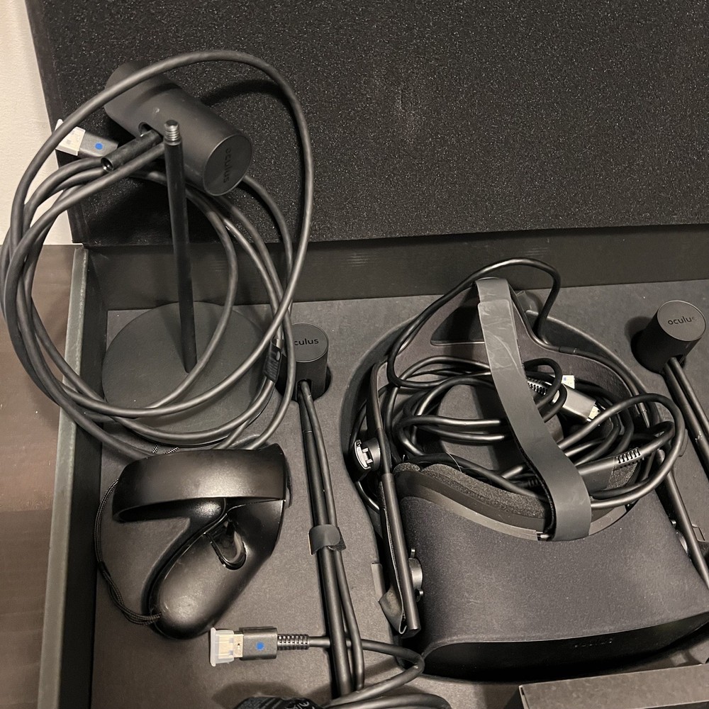 Meta Oculus Rift PC Virtual Reality System - Black (301-00095-01)