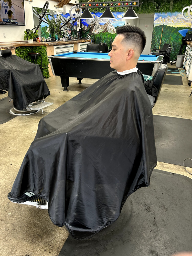 Black Barber/Salon Cape Pro