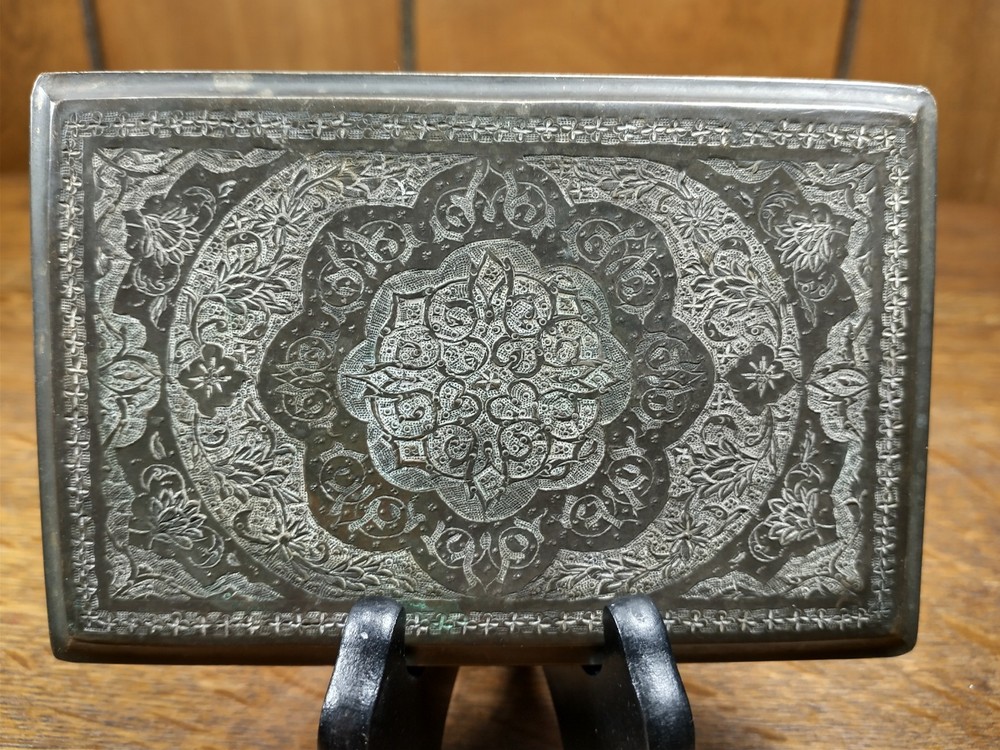 ANTIQUE VICTORIAN SILVER HAND ENGRAVED FLORAL CIGARETTE CASE