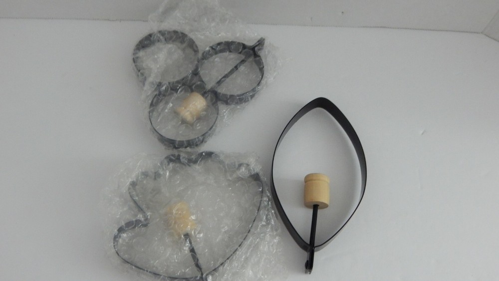 Sports ~ Egg Rings/Pancake Form Mitt * Balls
