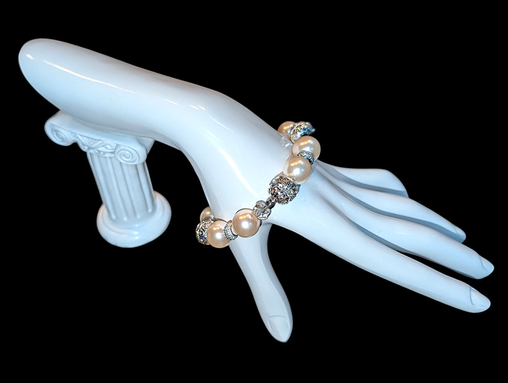 Elegant Queen Bracelet