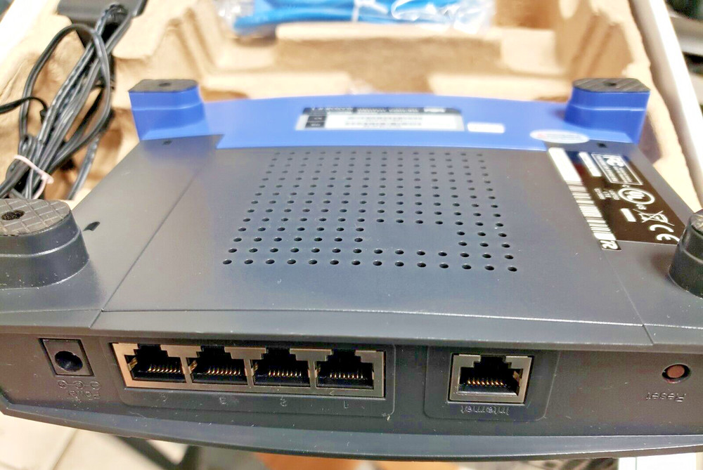 Linksys BEFSR41 CABLE / DSL wired Router 4-Port Switch 10/100