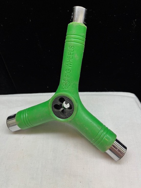 Pig Wheels Tri-Socket Skate Tool, Skateboard, Green
