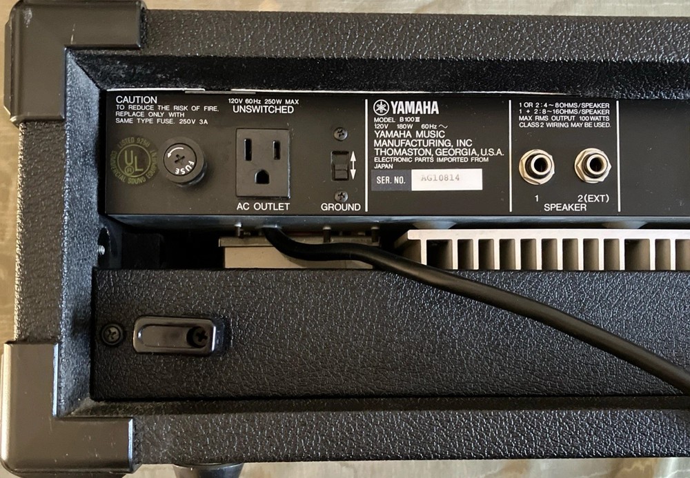 Yamaha B100 III solid-state bass amplifier head