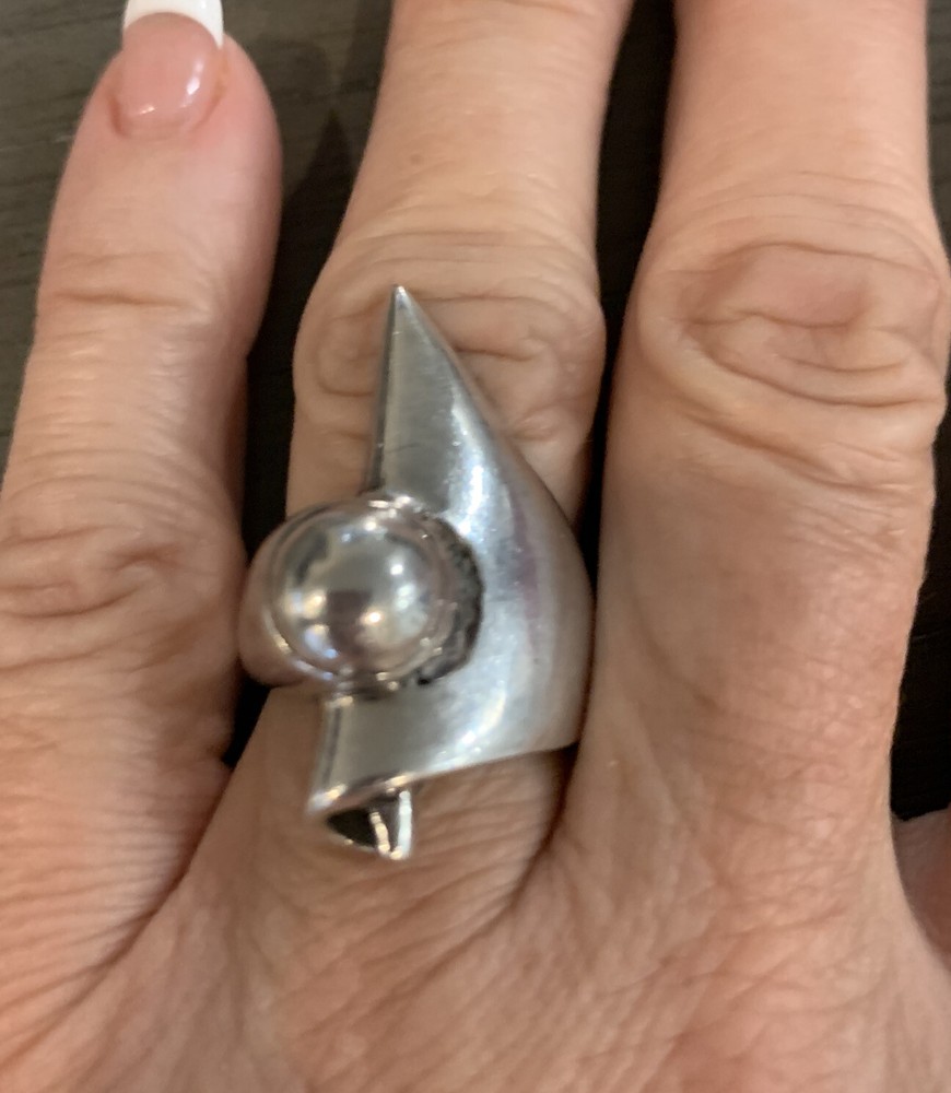 Contemporary Silver Ring Size 6.75