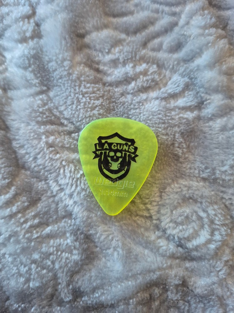 LA GUNS guitar pick