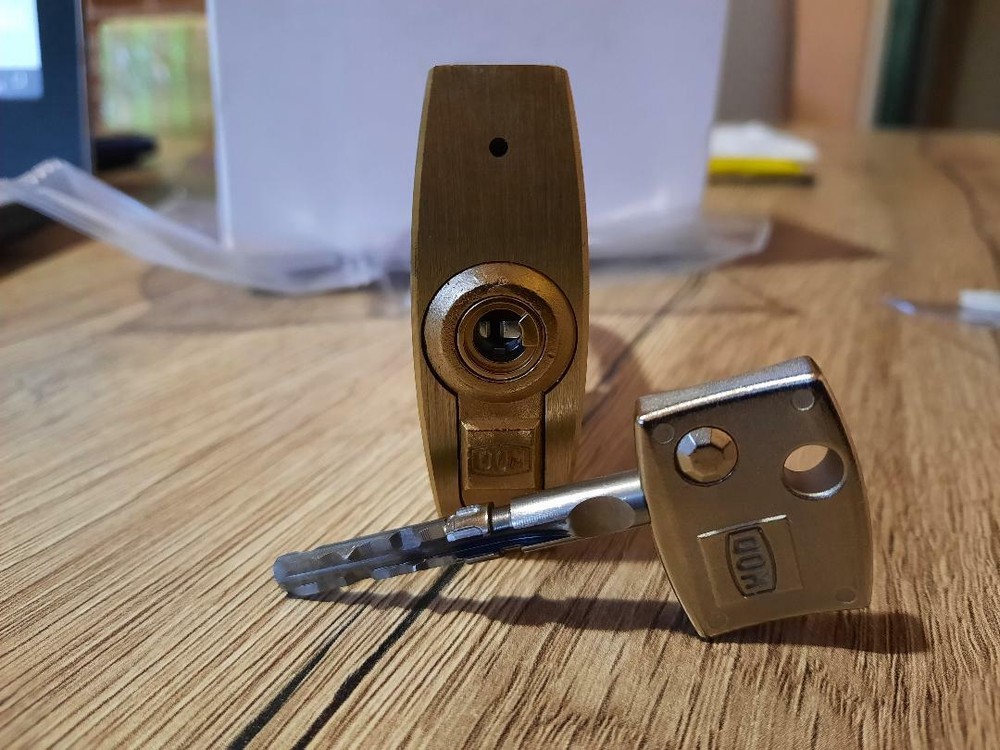 DOM Diamant Padlock /High Security/With 3Keys and Keycode Card