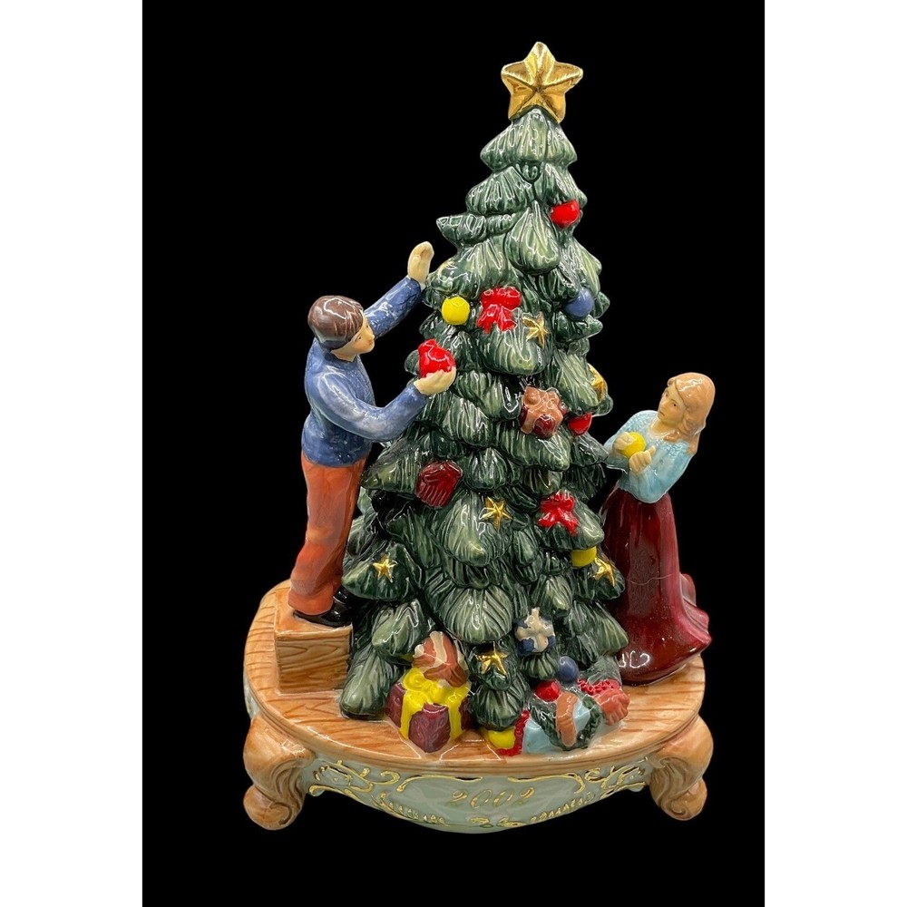 2002 Musical Christmas Tree Scene Ceramic Couple Decorating Tree