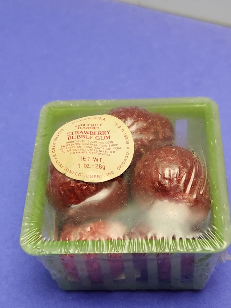 Vintage 1980 Leaf STRAWBERRY PATCH Fruit Basket Bubble Gum Container candy