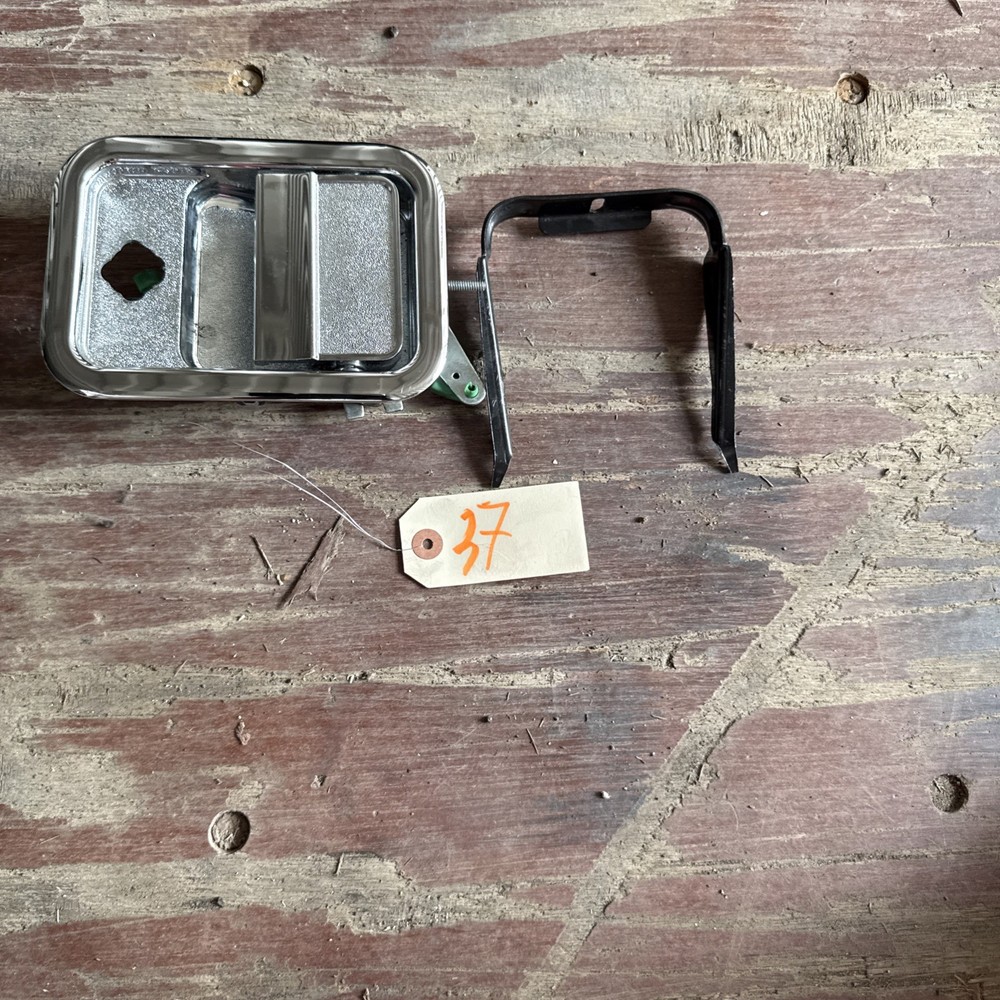 Freightliner Columbia Exterior Door Handle Missing P/N