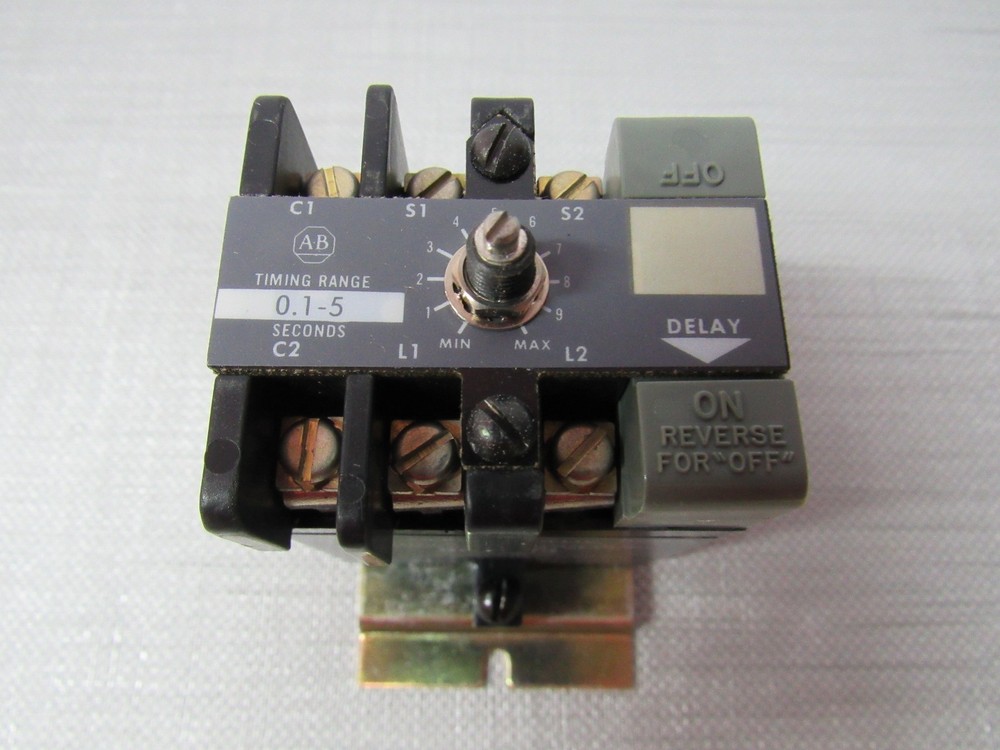 Allen Bradley 852S-NSA Solid State Timer 0.1-5 Sec. Ser.G