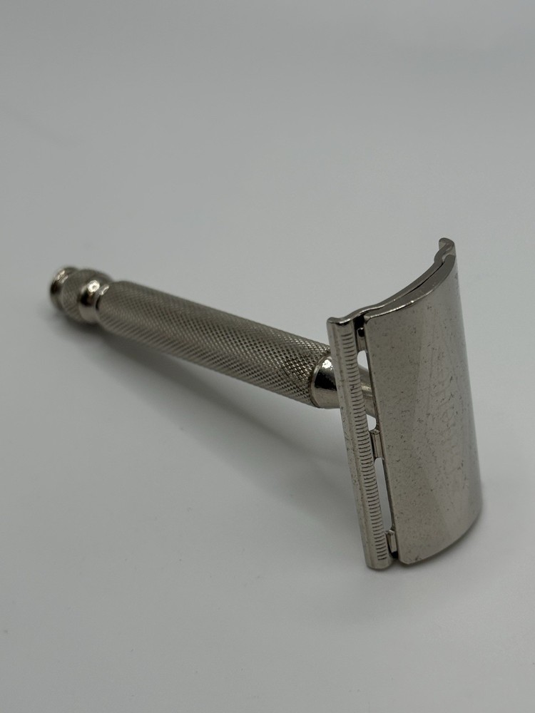 Vintage Gillette DE Razor With Gillette Logo On Head