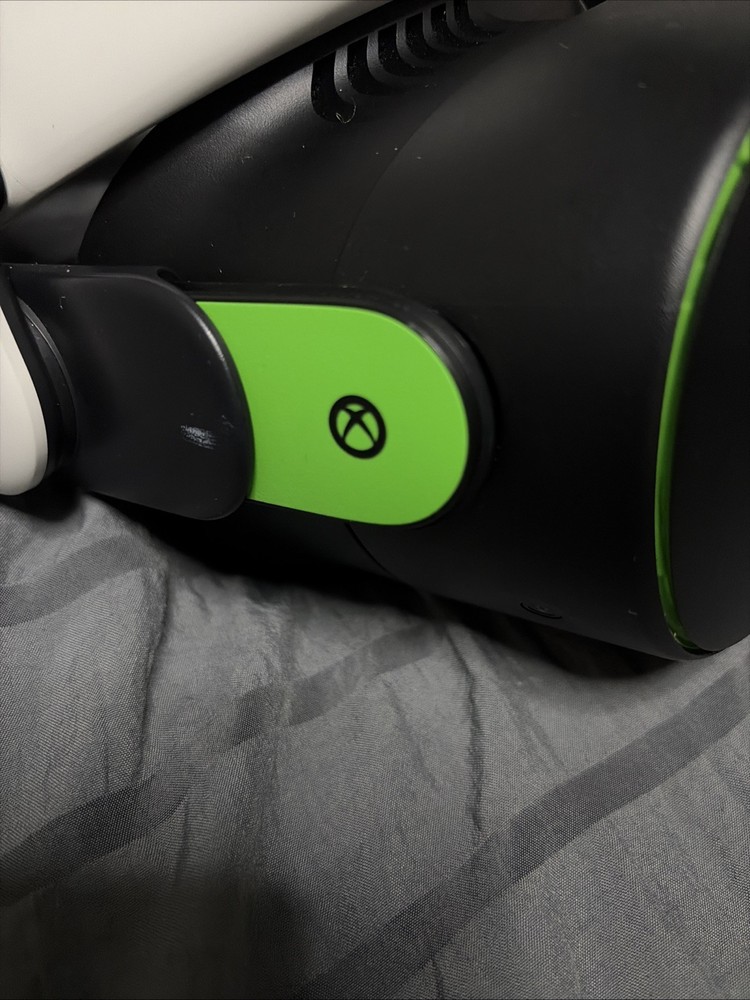 Meta Quest 3s Xbox Edition (With Carrying Case)