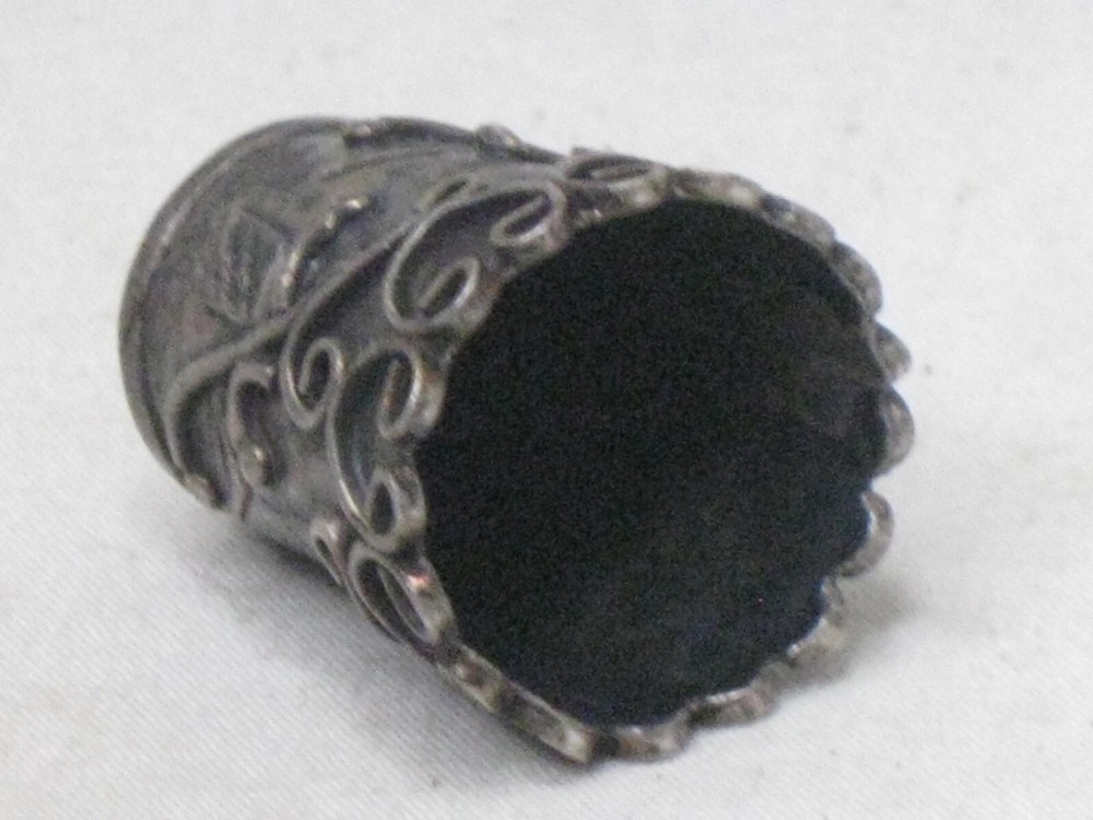ornate vintage sterling silver thimble unique modern leaf pattern 6 grams