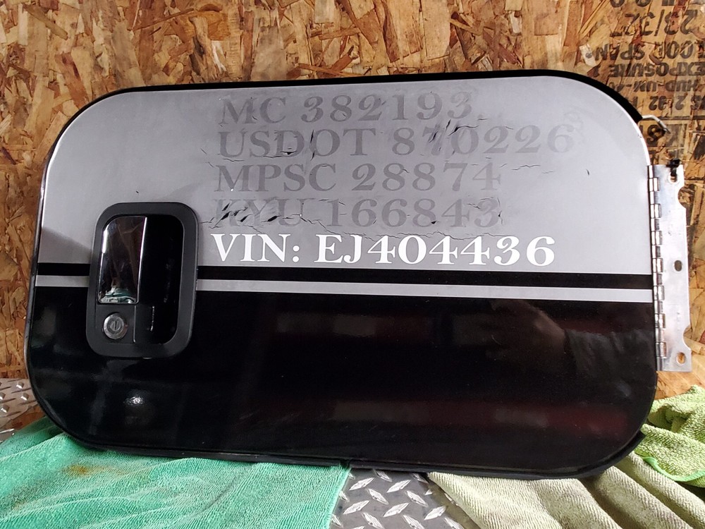 2014 Kenworth T680 Right Sleeper Door (Lower) With Hinge