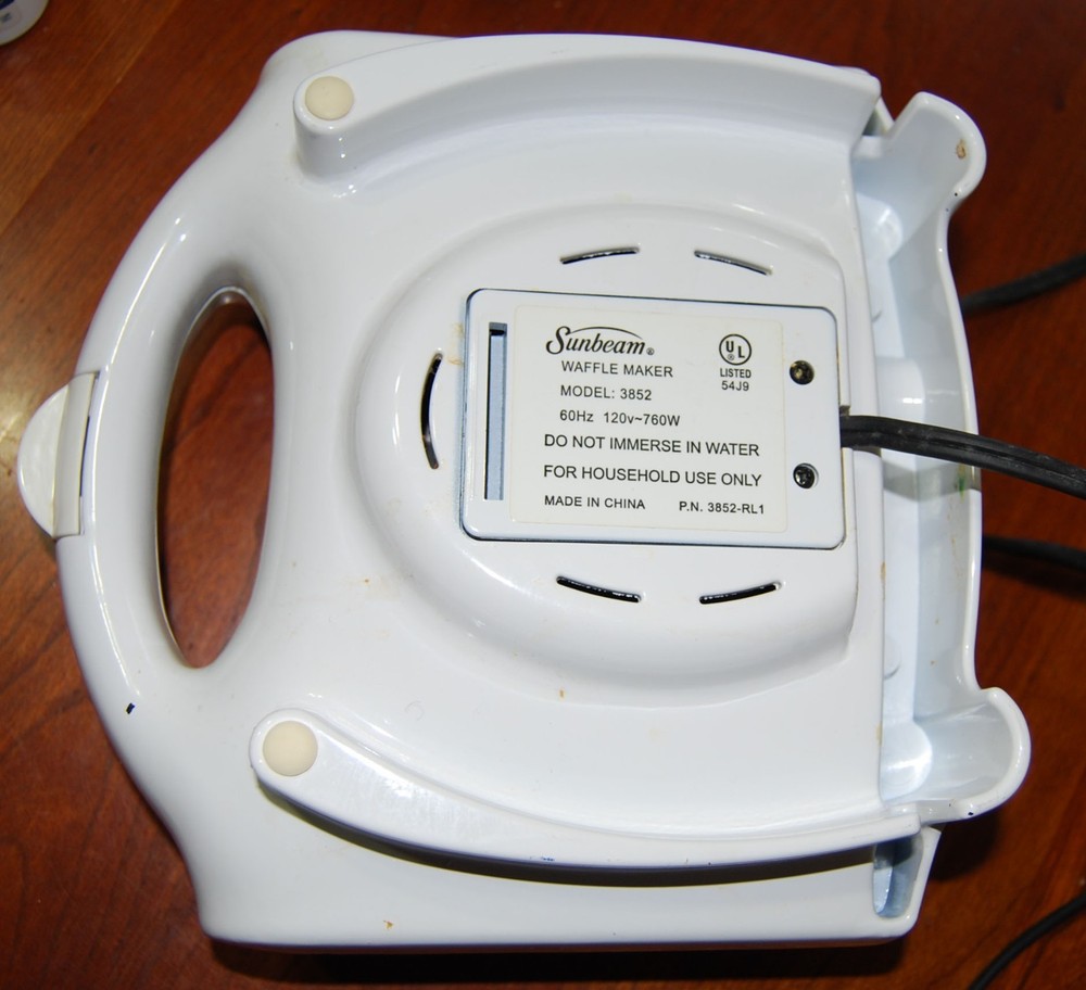 Sunbeam Easy Clean Waffle Maker White Model 3852. Tested