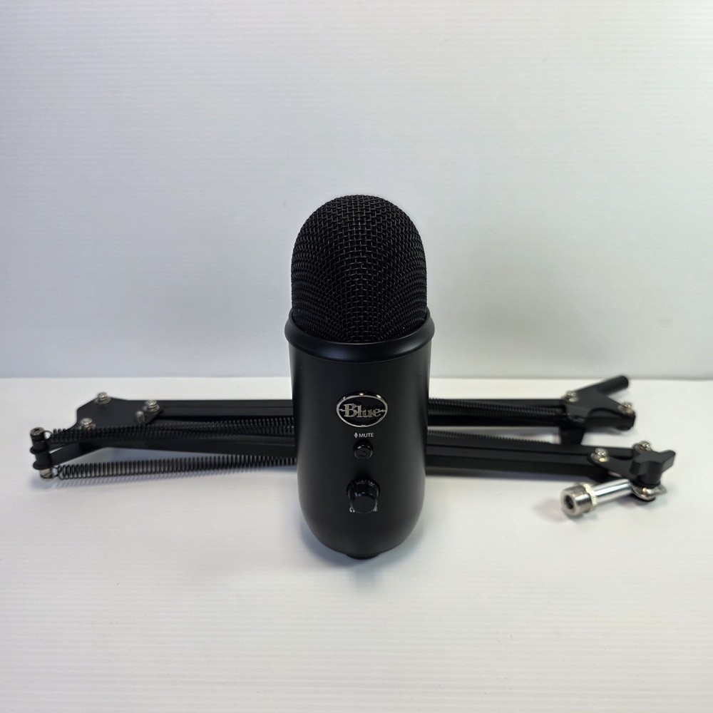 Blue Yeti Professional Multi-Pattern Black USB Condenser Microphone 888-000322