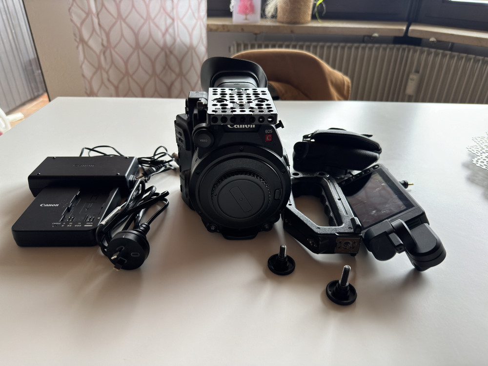 Canon EOS C200 Cinema Camera (EF-Mount)