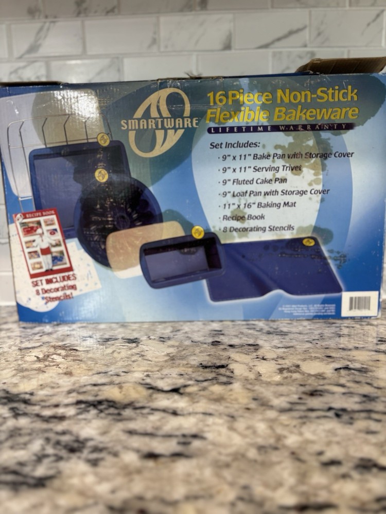 Smartware 16-Piece Basic Silicone Bakeware Set AS Seen TV- New In Box.