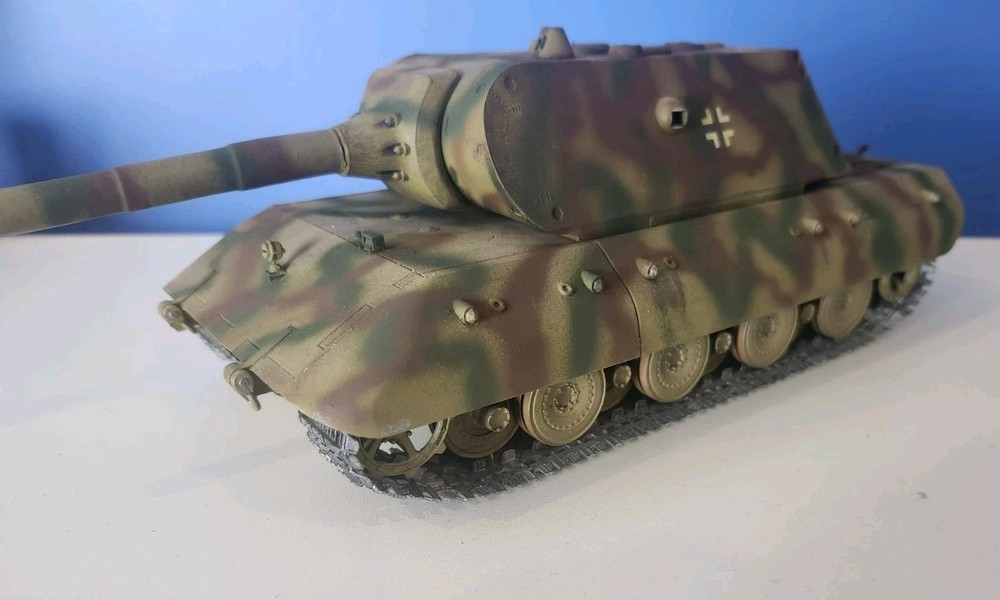 1/35 German E-100 Super Heavy Tank – Built & Painted Model