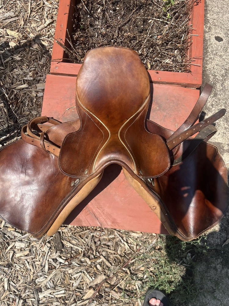 Courbette Derby All Purpose English Saddle 16"