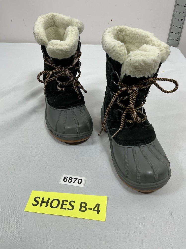 Boys Excellent Condition Cat & Jack Thermolite Duck Boots Size 2 Multicolor