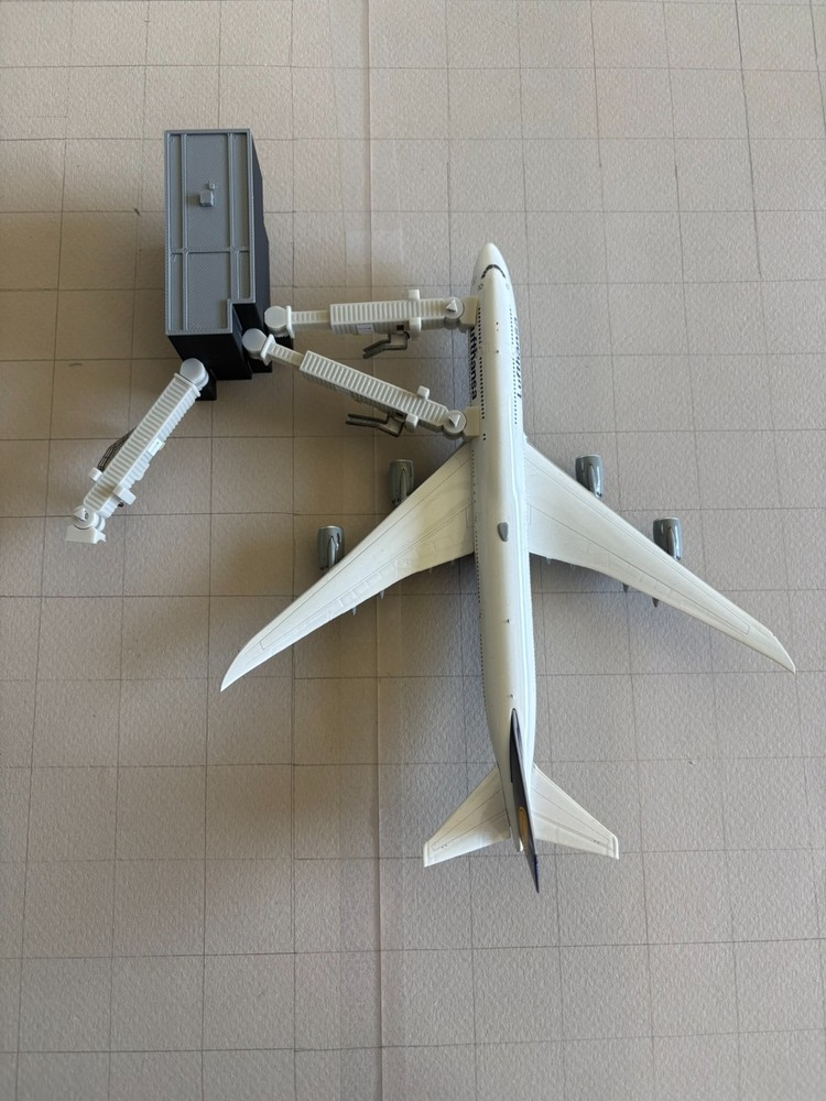 1:400 Triple Jet Bridge Boarding Building Type 2 (2-Pack)