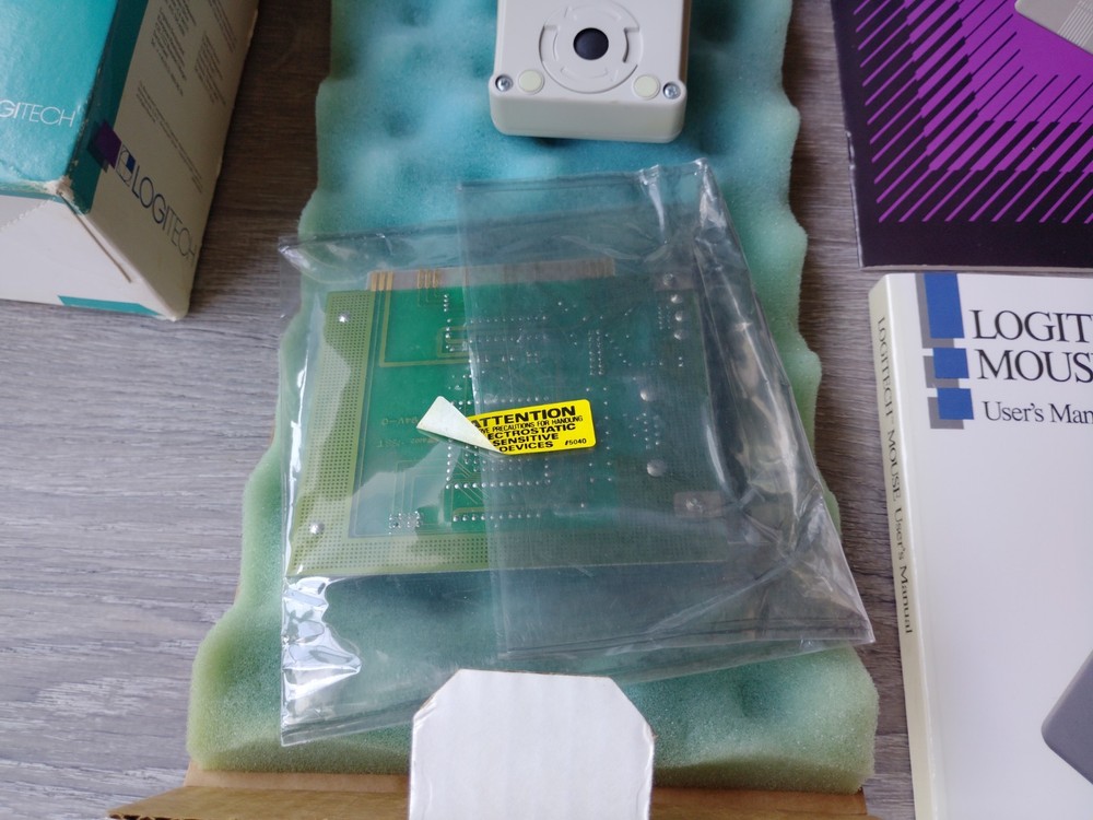 Logitech HiREZ Mouse - NOS Display