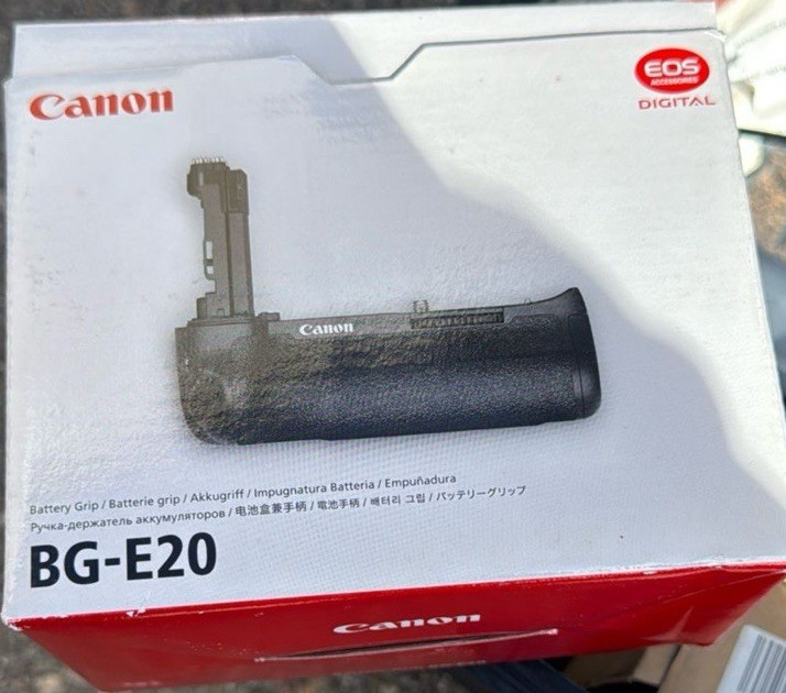 Canon BG-E20 Battery Grip for EOS 5D Mark IV Vertical Shooting