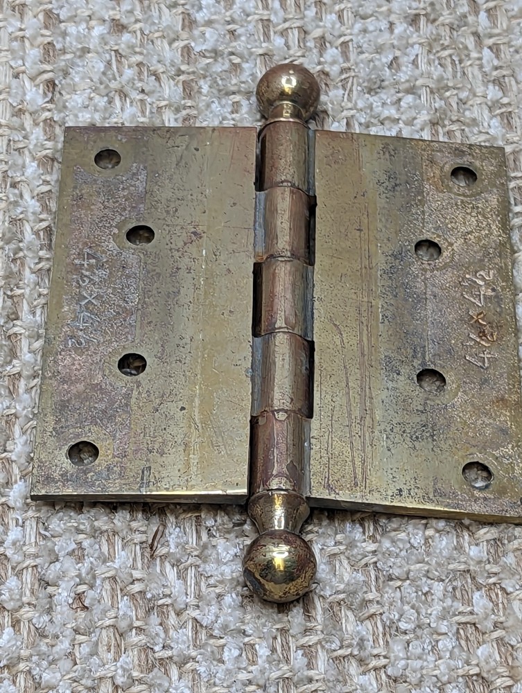 4 1/2" x 4 1/2" Antique Brass Ball Tip Hinge