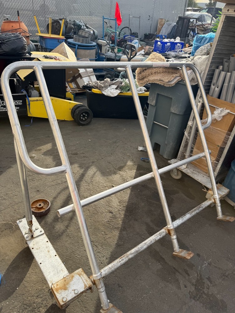 ROL-AWAY CRATE HANDLER