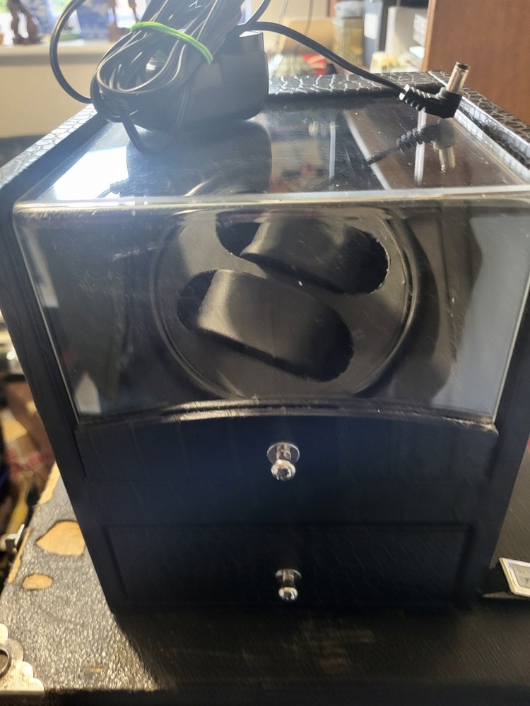 Automatic Watch Winder SND Storage Plug In and Battery Operation. Used.
