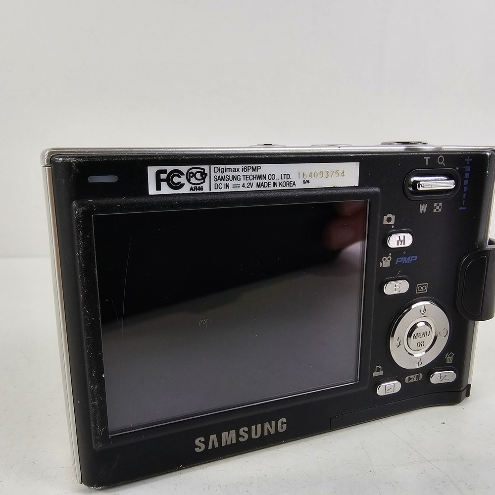 Samsung Digimax I6 6.0MP Digital Camera - Black