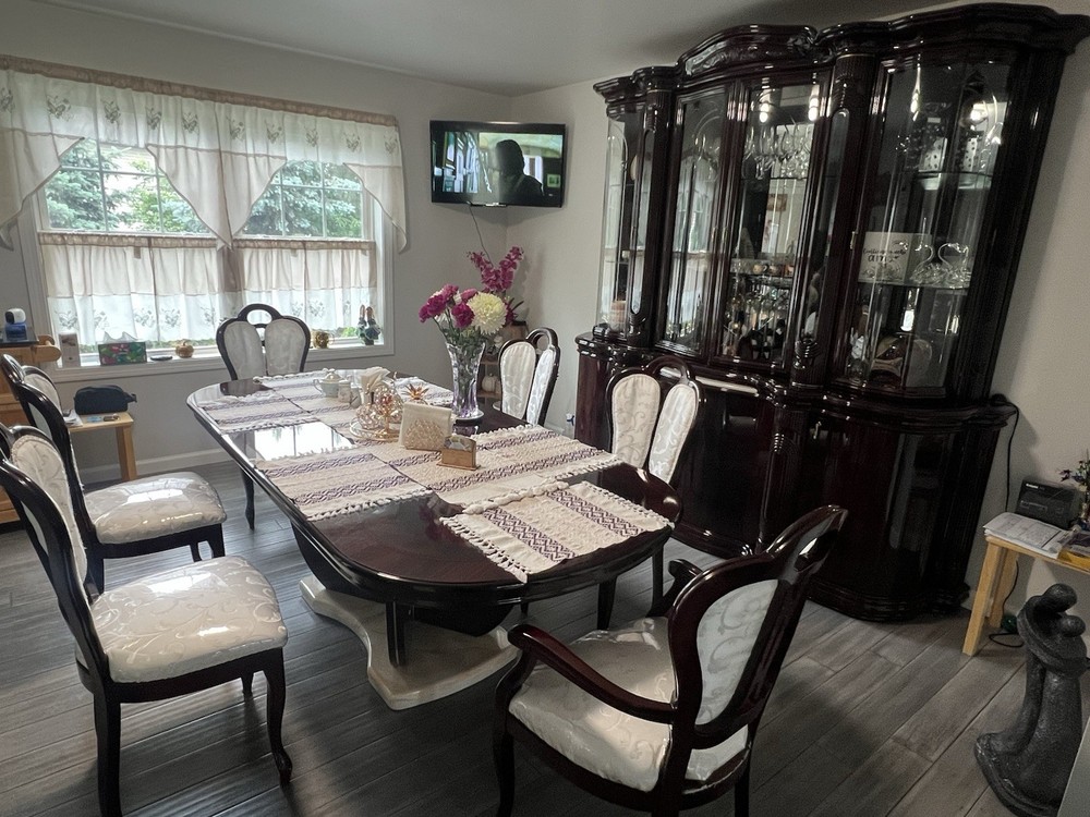 Dining Set !! Downsizing Moving Sale