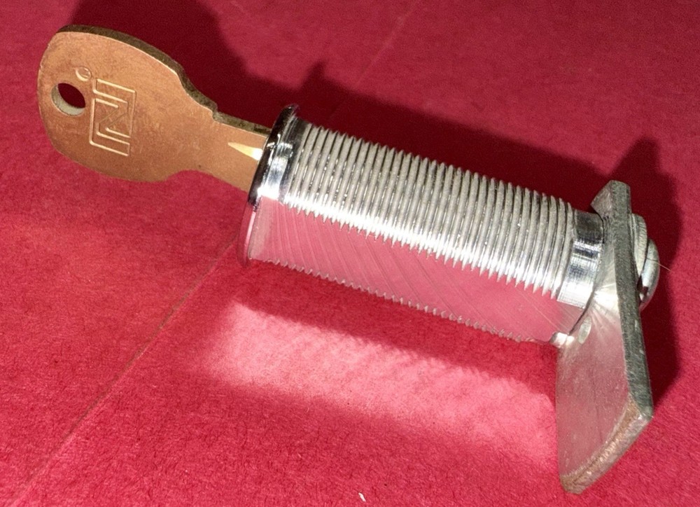 MISC Trailer lock with key 0946 used