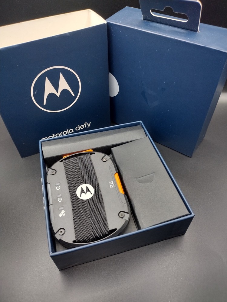 Motorola Defy Satellite Handheld GPS Global Communicator Link