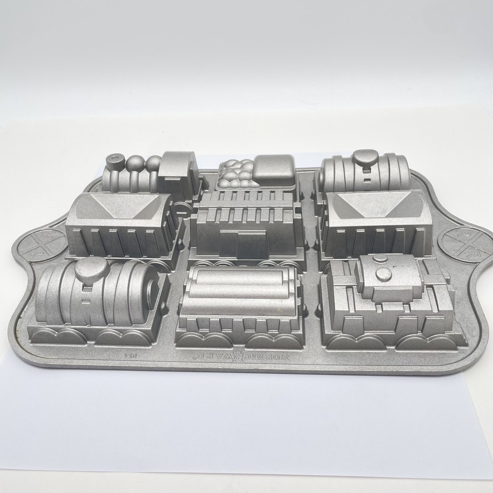 Nordic Ware 3D Train Cake Pan 5 Cups Excellent Condition