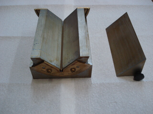 Magnetic Adjustable V Block