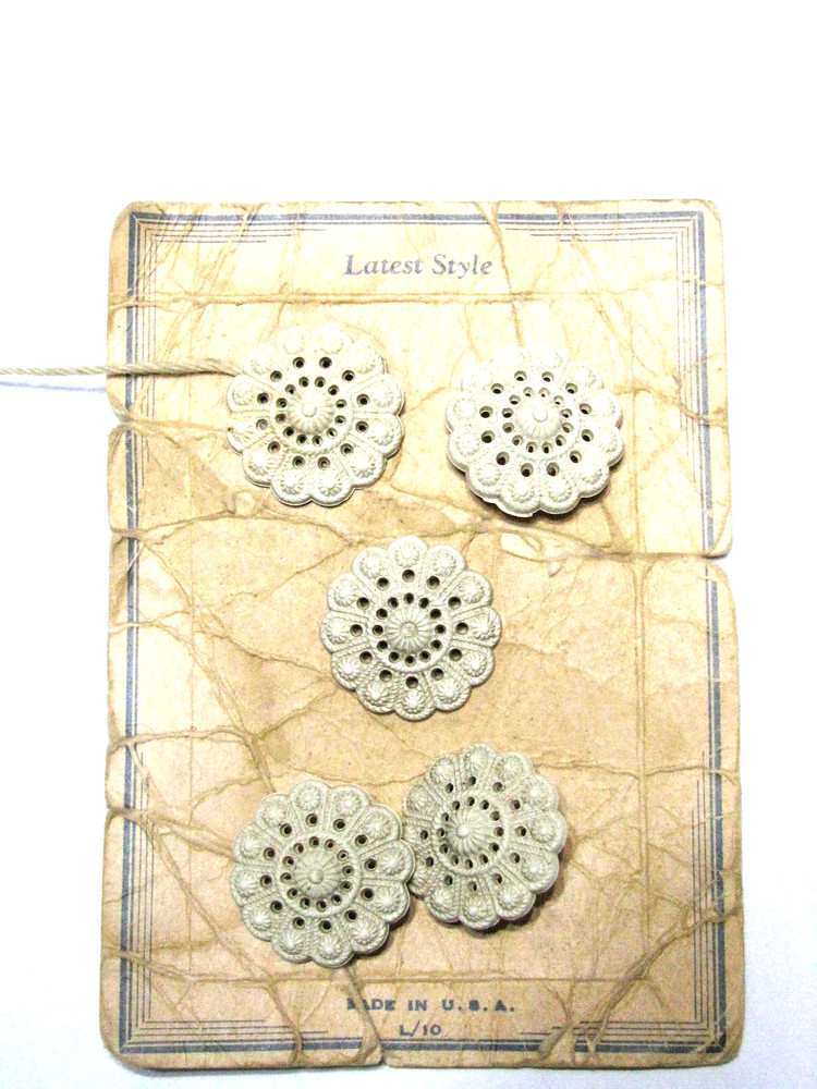 Vintage Buttons-On Card-Plastic-Reticulated